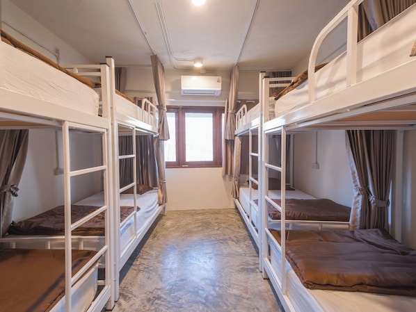 Shared Dormitory, Women only | Free WiFi, bed sheets - Nap & Nomad Hostel Tha Phae Gate (Chiang Mai)