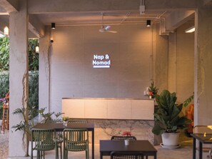 Front of property - Nap & Nomad Hostel Tha Phae Gate (Chiang Mai)