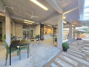 Front of property - Nap & Nomad Hostel Tha Phae Gate (Chiang Mai)