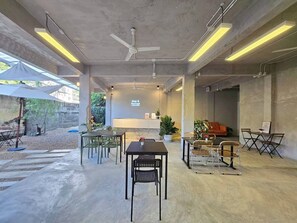 Front of property - Nap & Nomad Hostel Tha Phae Gate (Chiang Mai)