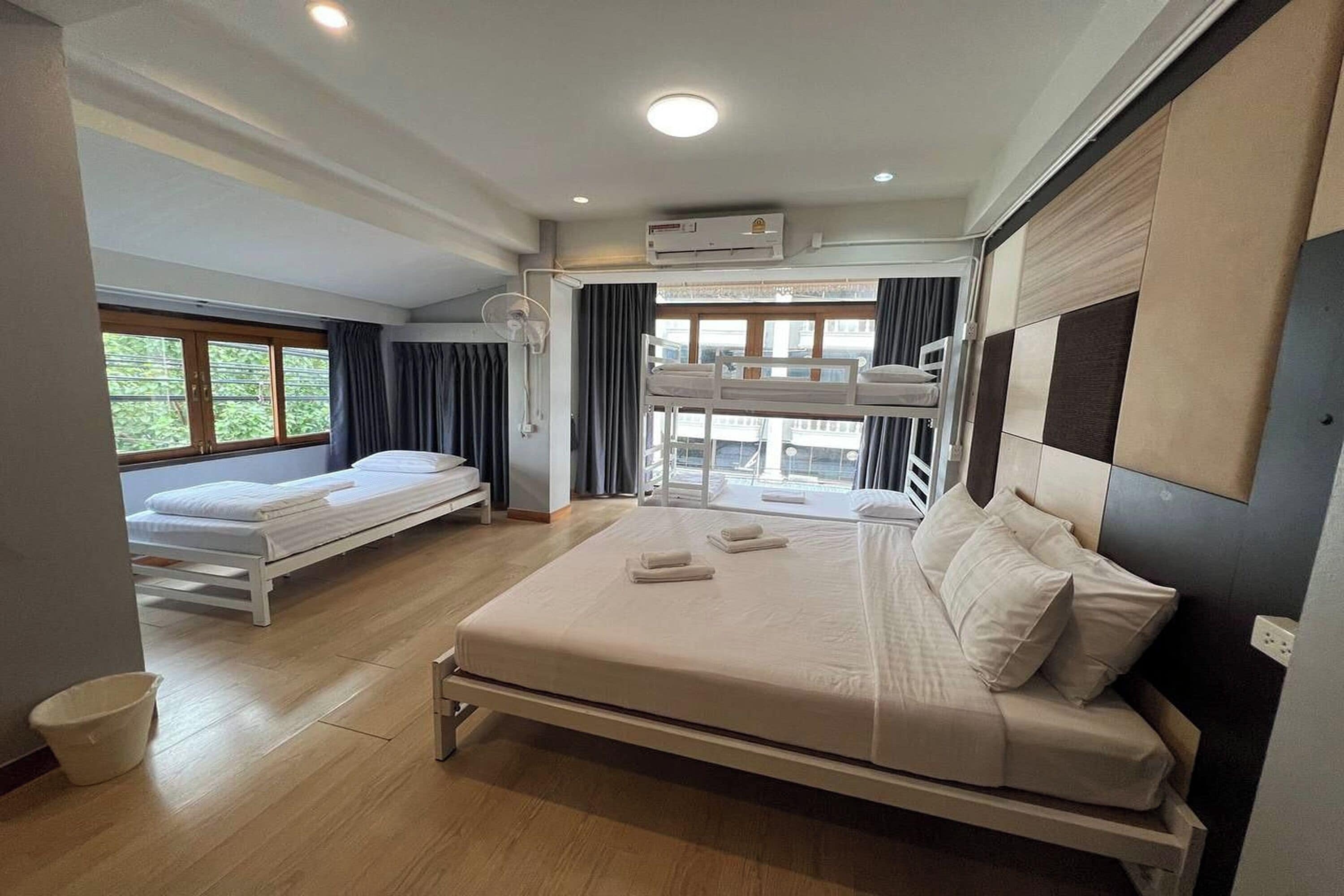 ファミリー ダブルルーム | デスク、WiFi (無料)、ベッドシーツ