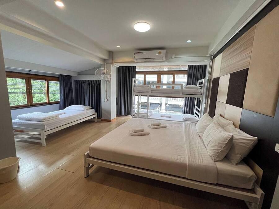 Habitación familiar doble | Escritorio, wifi gratis, ropa de cama