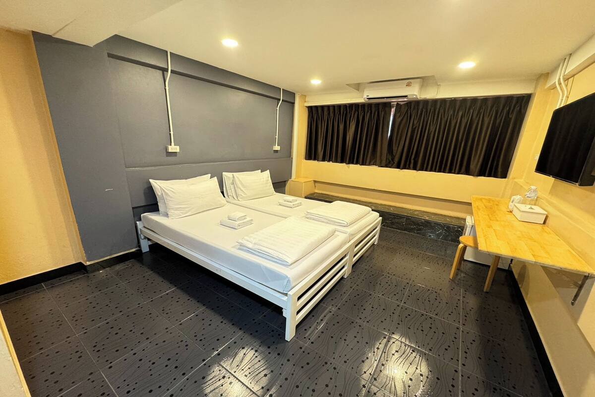 Standard Twin Room | Desk, free WiFi, bed sheets
