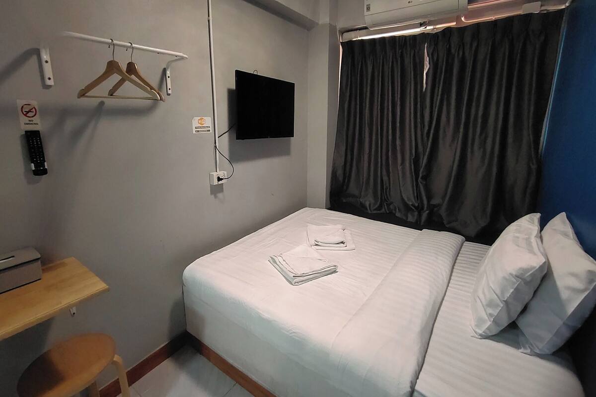 Standard Room | Desk, free WiFi, bed sheets
