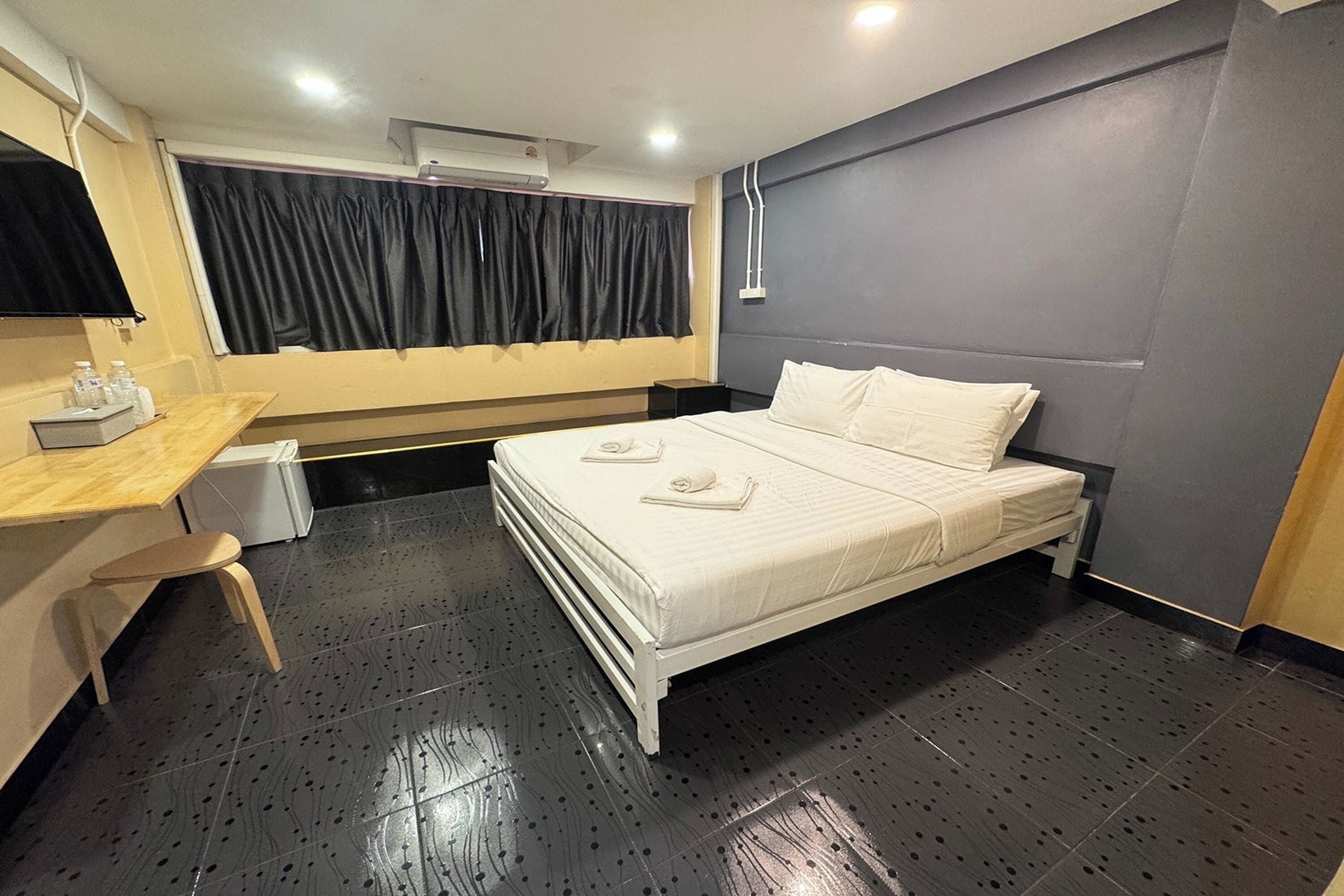 ダブルルーム | デスク、WiFi (無料)、ベッドシーツ