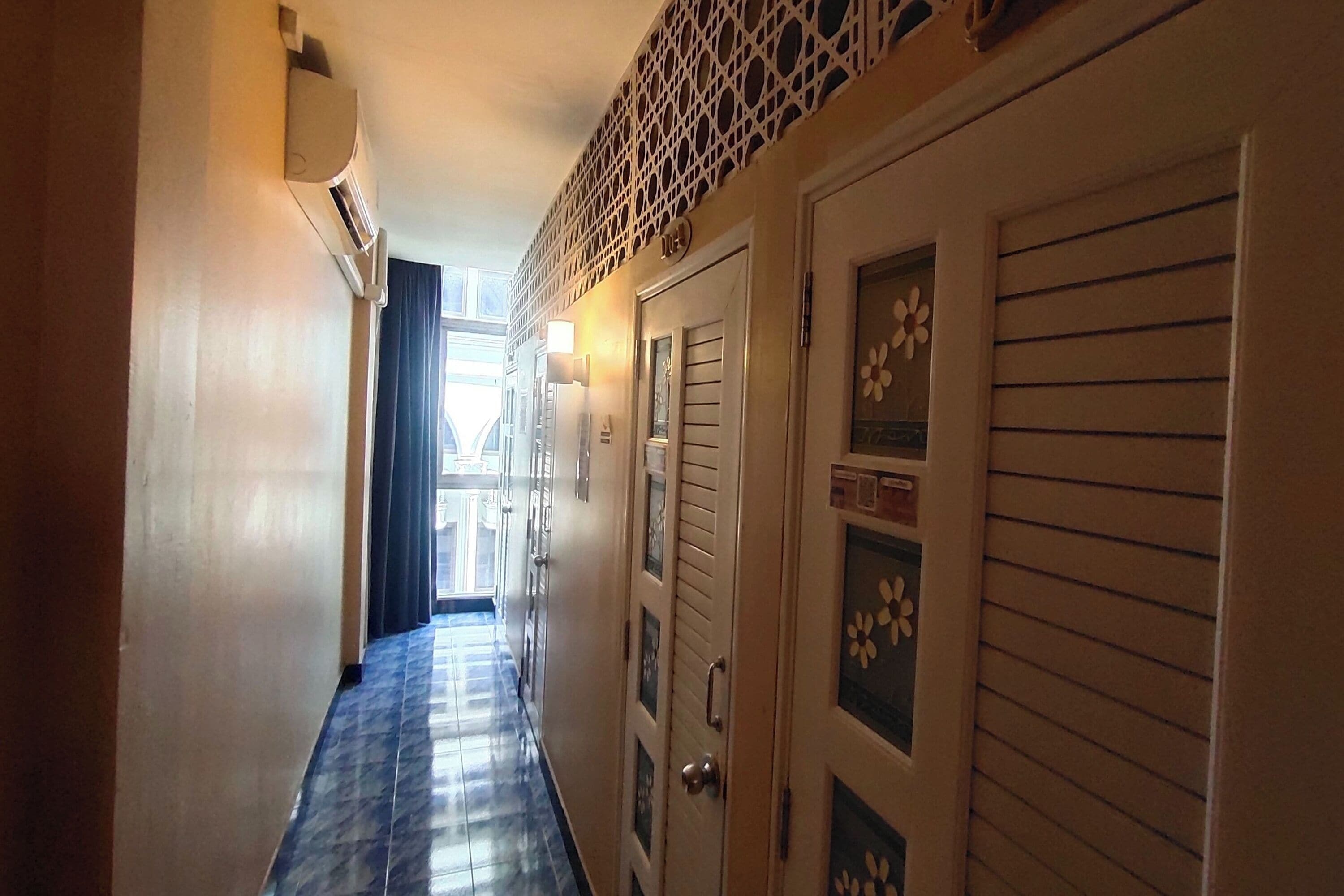 Single Room | Living area