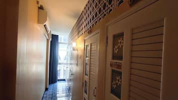 Single Room | Living area