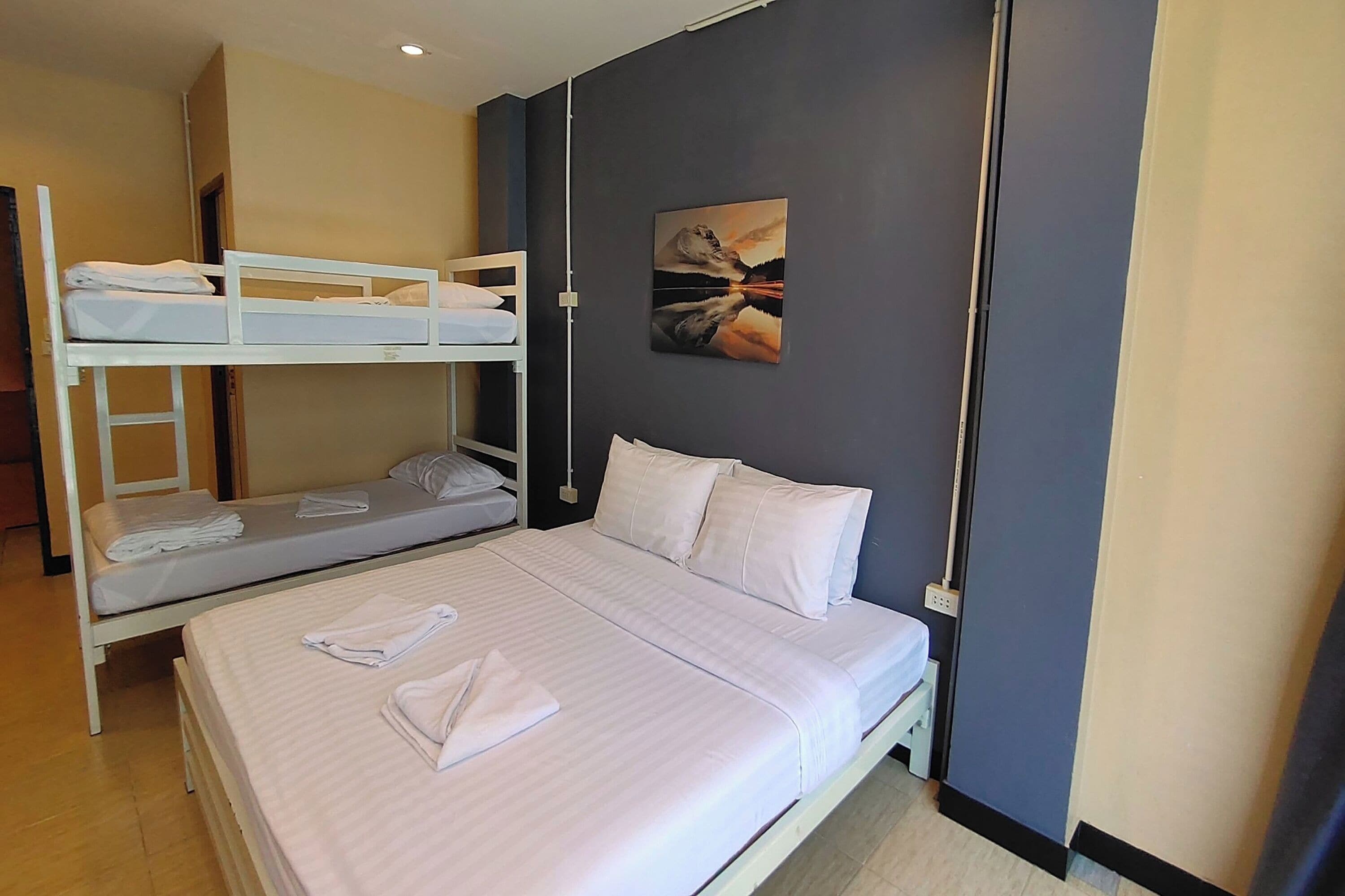 ファミリー ルーム | デスク、WiFi (無料)、ベッドシーツ