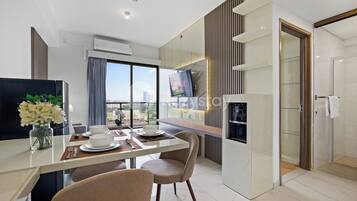 Apartemen, 2 kamar tidur, pemandangan kota | Ruang makan