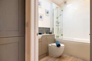 Hair dryer, towels - Beautiful 2 Bedroom Barn in Cerney Wick (Cerney Wick)