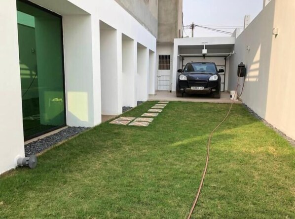 موقف سيارات