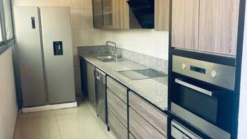 Deluxe Penthouse, Balcony, Garden View | Private kitchen