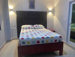 Cortinas blackout, tabla de planchar con plancha y wifi gratis