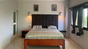 A bedroom with a wooden bed, two wall-mounted lights, and a window with curtains. - thiego'sapparthotel (Lomé)