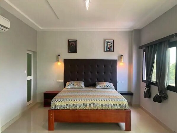 Blackout curtains, iron/ironing board, free WiFi - thiego'sapparthotel (Lomé)