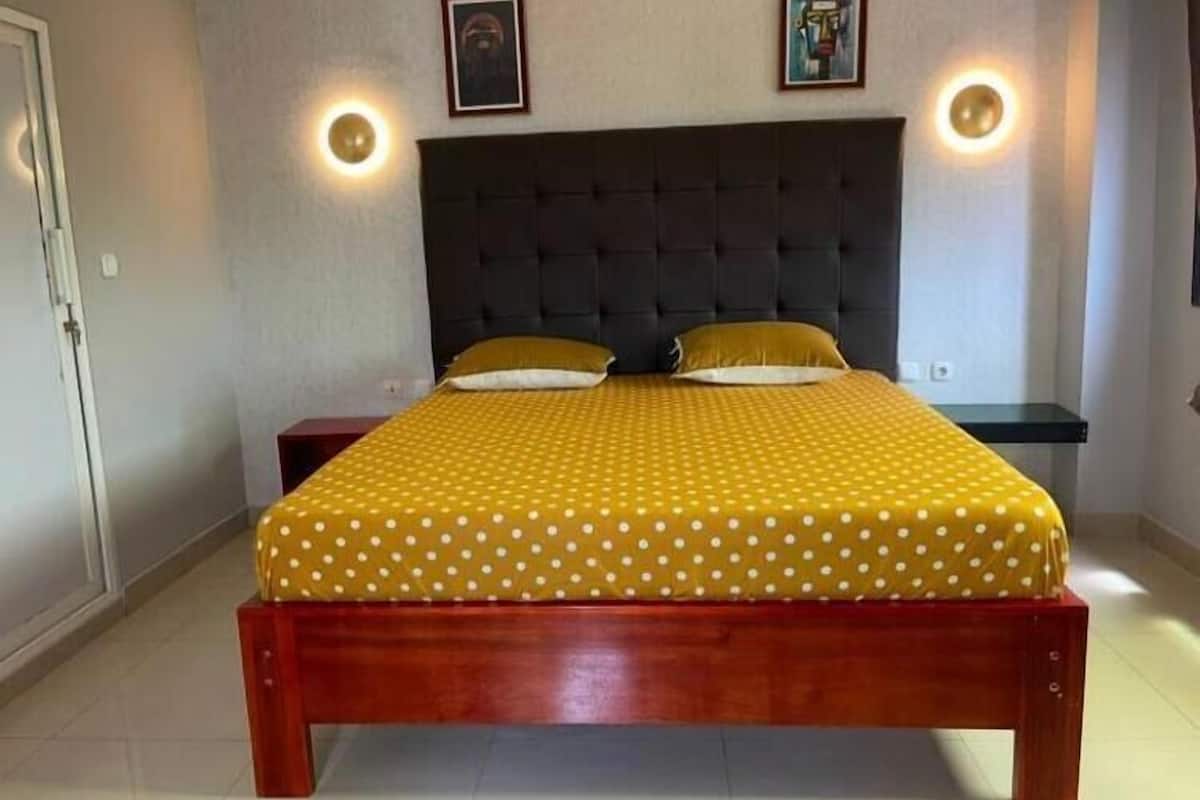 Blackout drapes, iron/ironing board, free WiFi