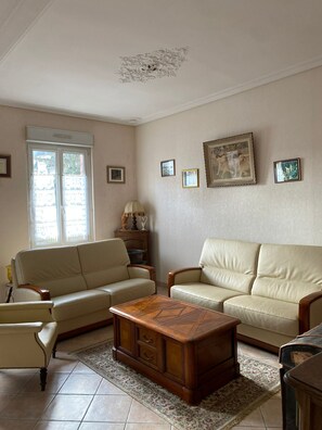 Smart TV, books, computer monitors, printers - Jocelyne's dream - Large house in Le Neubourg (Le Neubourg)