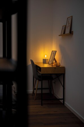 Deluxe Double or Twin Room, Courtyard View | Desk, laptop workspace, free WiFi - Moderne Stadt Zimmer mit eigenem Bad (Bamberg)