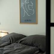 Moderne Stadt Zimmer mit eigenem Bad