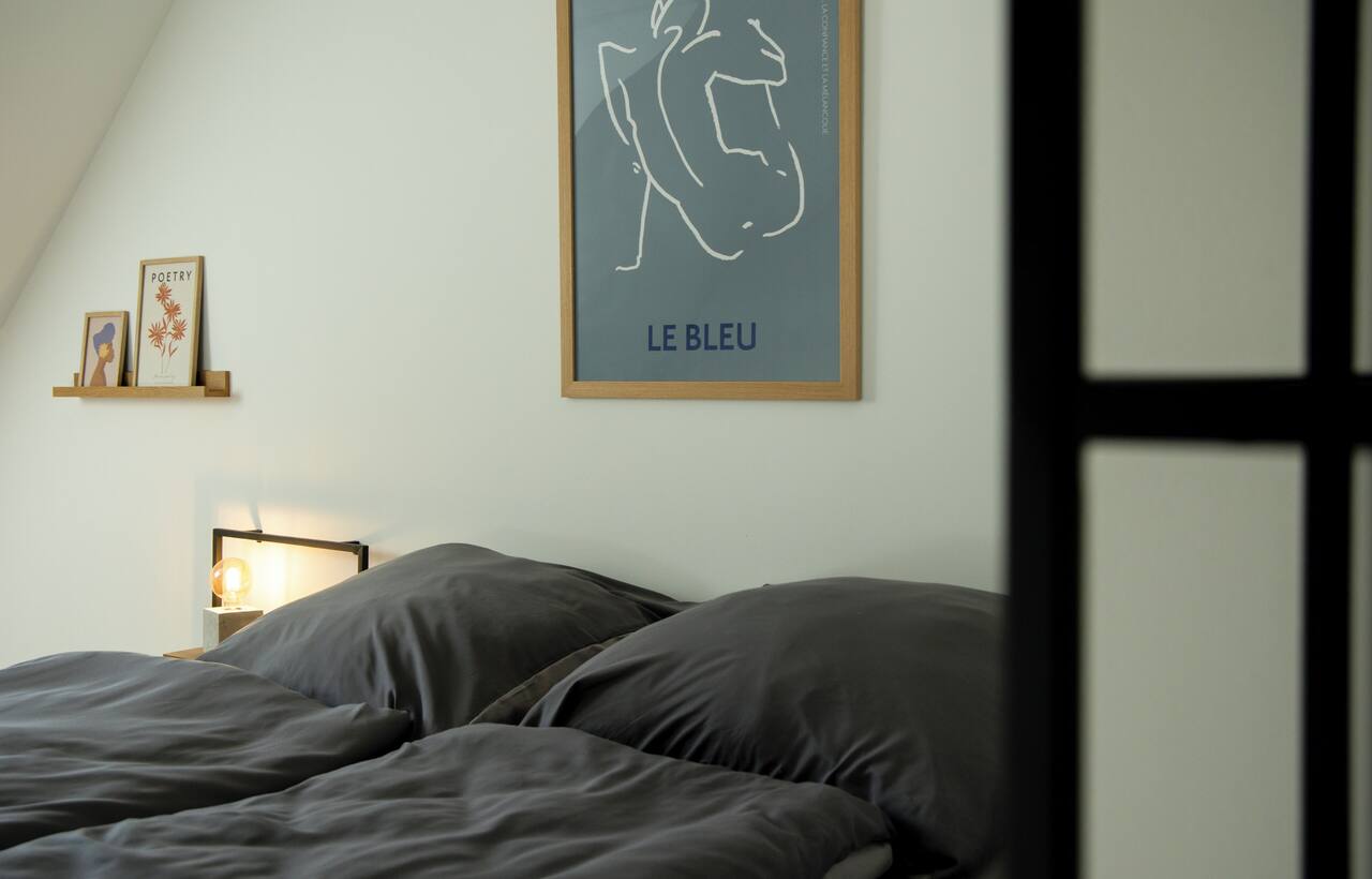 Moderne Stadt Zimmer mit eigenem Bad