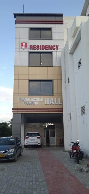 المنشأة من الخارج