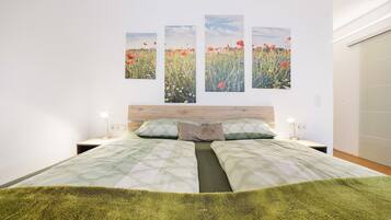 BĂŒgeleisen/BĂŒgelbrett, WLAN, BettwĂ€sche