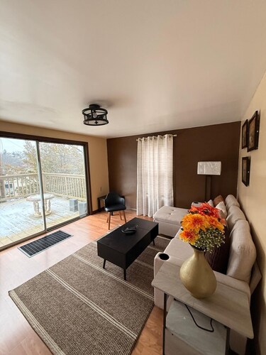 Welcoming to Cozy Altoona a 2-bedroom house with AC in charming Altoona