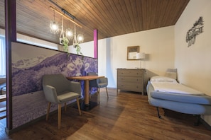 Chambre Triple, balcon | Wi-Fi gratuit