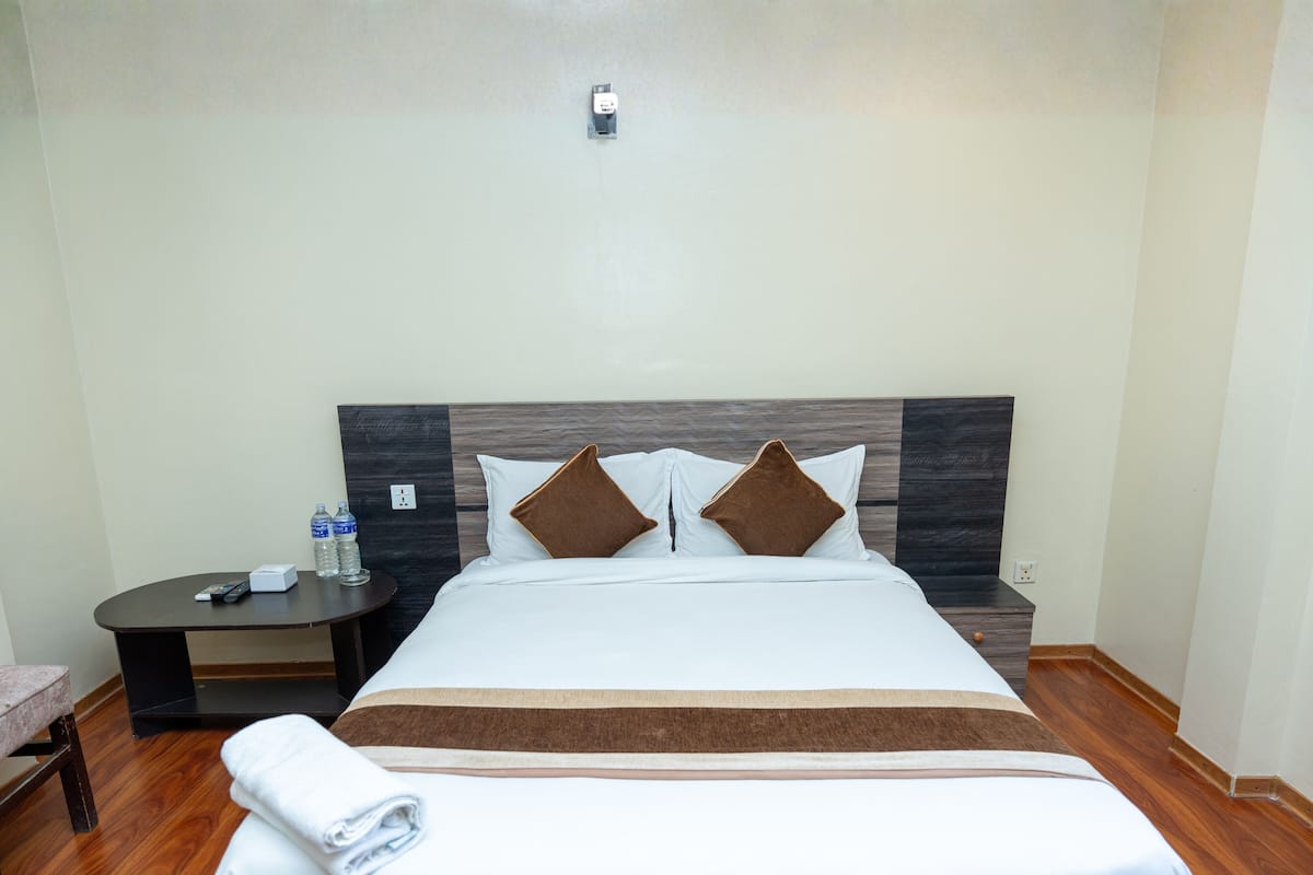 مكتب ومساحة عمل للكمبيوتر المحمول وواي فاي مجانًا