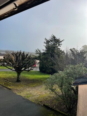 Property grounds - Bed and Breakfast 'Chambre Mansardée' with Shared Terrace, Shared Garden and Wi-Fi (VERRIERES)