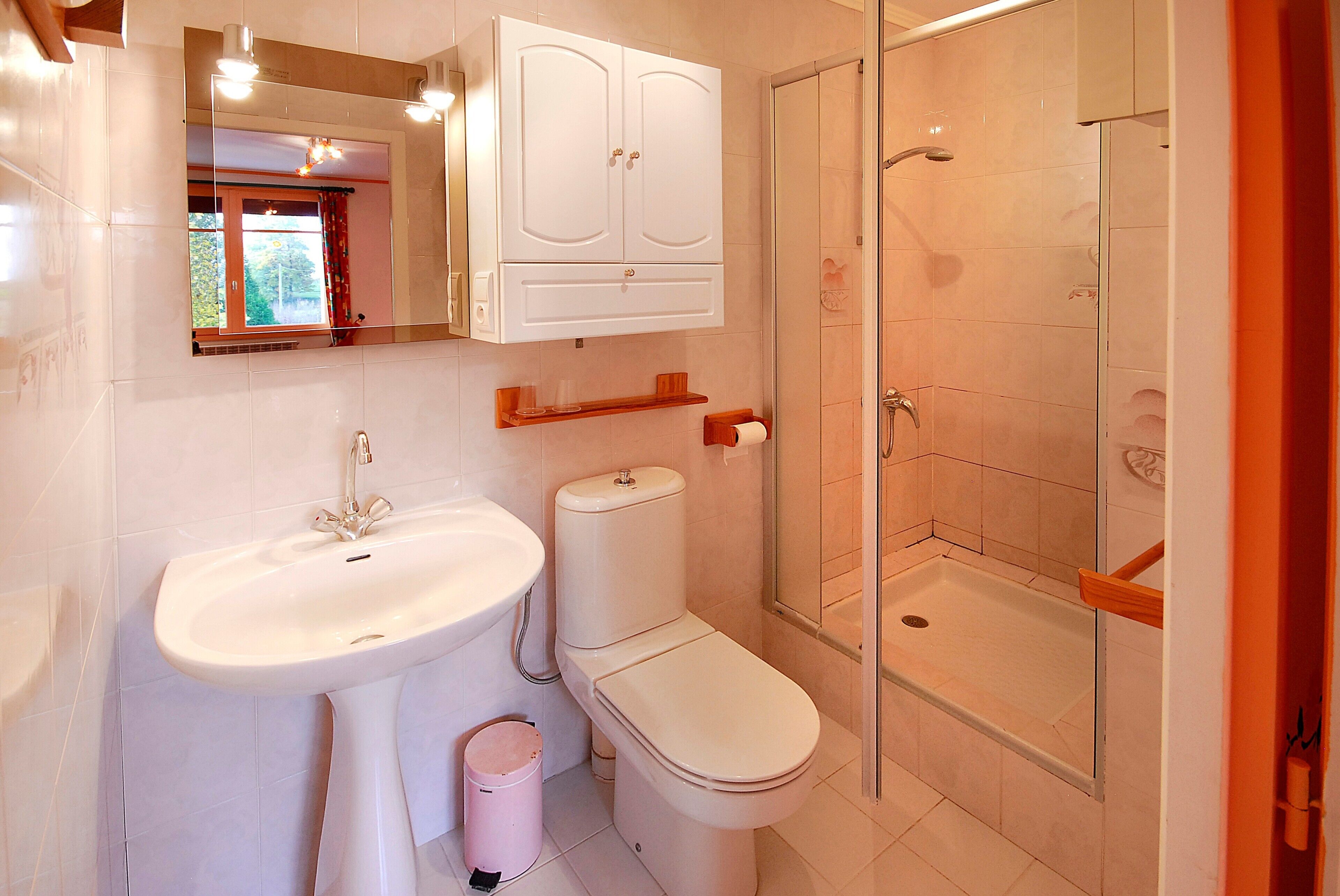 Een douche, handdoeken