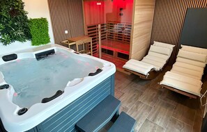 A hot tub with a wooden deck and lounge chairs. - Gorgeous home in Slavonski Brod with sauna (Slavonski Brod)