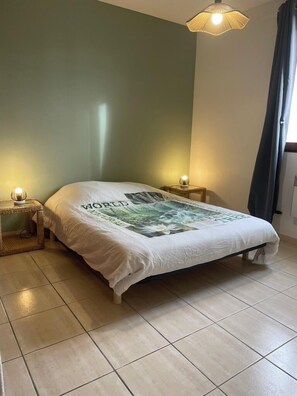 5 chambres, fer et planche à repasser, Wi-Fi, draps fournis