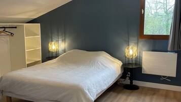 5 chambres, fer et planche à repasser, Wi-Fi, draps fournis