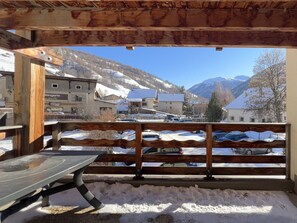 Outdoor dining - Cozy apartment x6 in a ski resort in the Queyras - swimming pool, jacuzzi, sauna (Abriès-Ristolas)