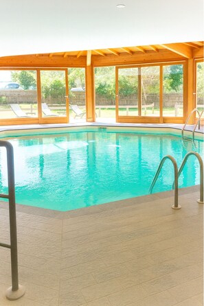 Piscina coperta, una piscina riscaldata