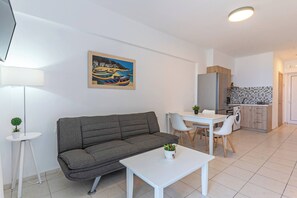 TV - Azure Seaside Apt#11 (Sfakaki)