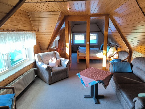 Room - Swan Lake vacation home: Detached vacation home with lake view, garden and beach. (Mönchgut)