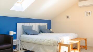 Iron/ironing board, WiFi, bed sheets