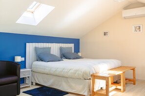 Iron/ironing board, WiFi, bed sheets - Guest Room “Ré” – Bright, Relaxing Space for Two (Virson)