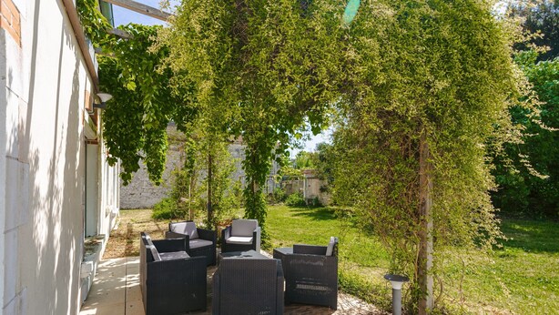 An outdoor patio with wicker furniture, a pergola, and a grassy yard. - Guest Room “Ré” – Bright, Relaxing Space for Two (Virson)