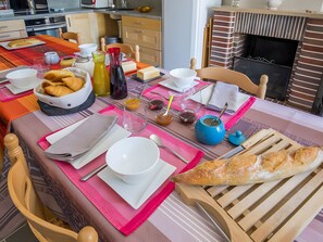 Dining - Guest Room “Ré” – Bright, Relaxing Space for Two (Virson)