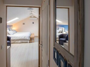 Iron/ironing board, WiFi, bed sheets - Guest Room “Ré” – Bright, Relaxing Space for Two (Virson)