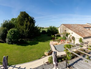 المنطقة المحيطة بالمنشأة