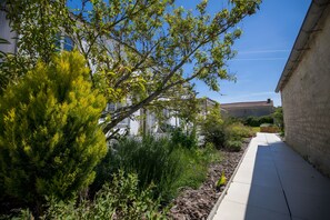 Property grounds - Guest Room “Ré” – Bright, Relaxing Space for Two (Virson)