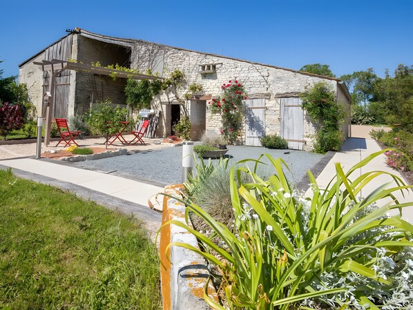 Exterior - Guest Room - La Rochelle (Virson)