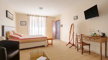 Iron/ironing board, WiFi, bed sheets, wheelchair access