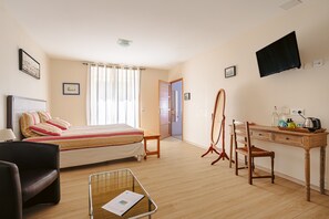 Iron/ironing board, WiFi, bed sheets, wheelchair access - Guest Room - La Rochelle (Virson)