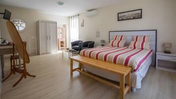 Iron/ironing board, WiFi, bed sheets, wheelchair access