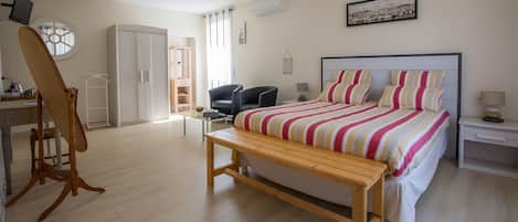 Silitysrauta/-lauta, Wi-Fi, vuodevaatteet, pääsy pyörätuolilla